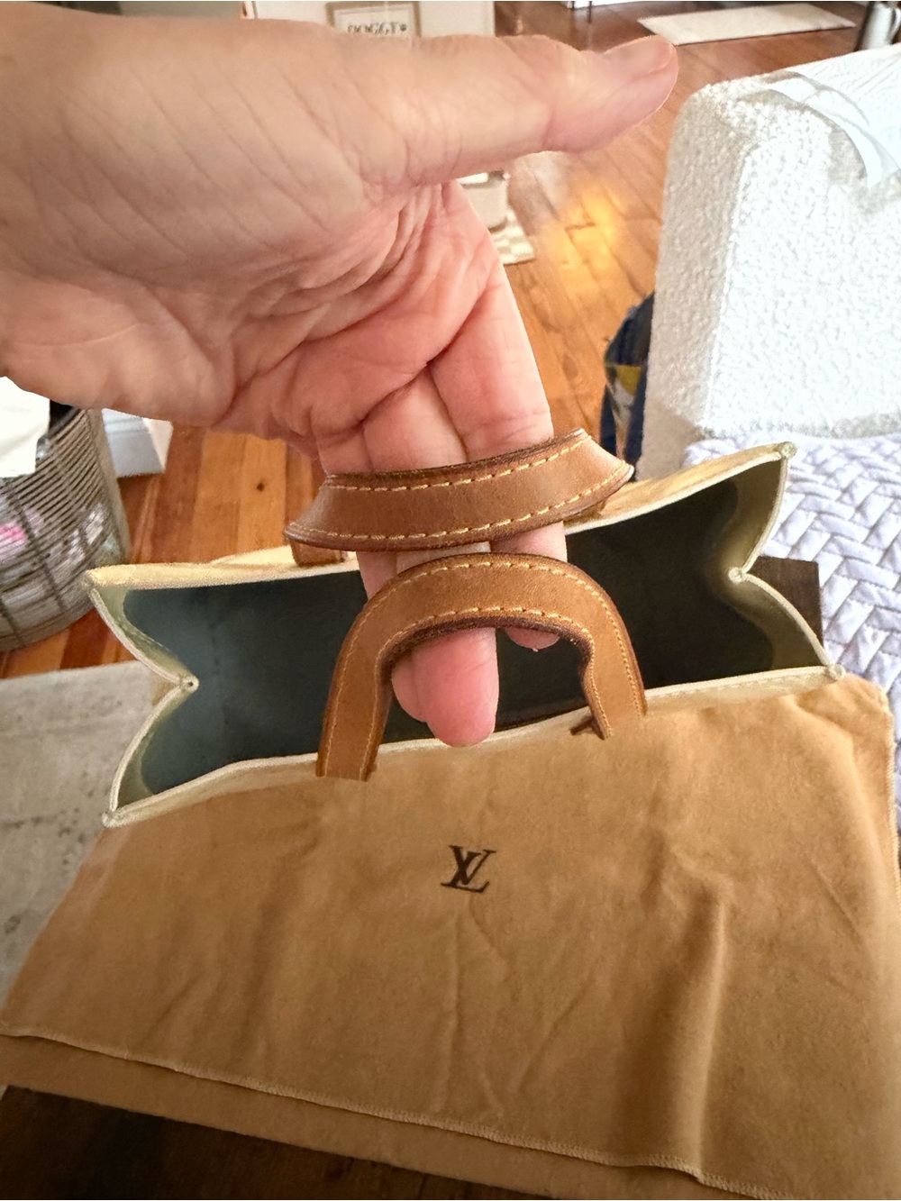 Louis Vuitton Cream Vernis Tote with Vachetta Trim - Picture 8 of 11